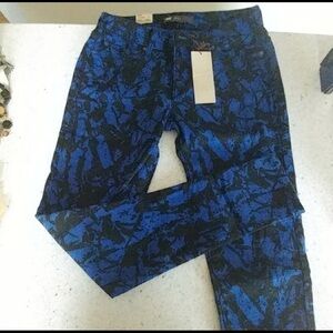 😀NWT Levi's Blue & Black Print Jeans - Size 9